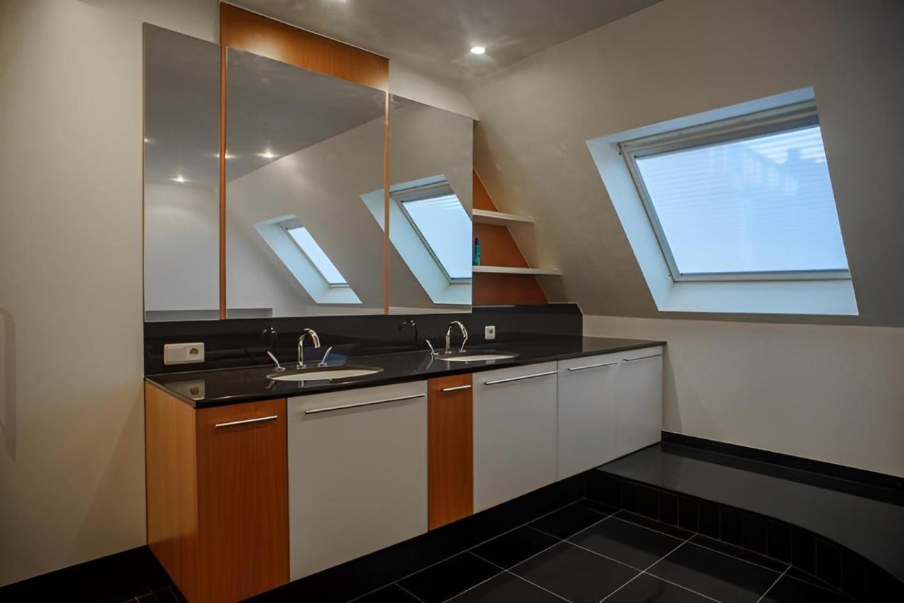 Big And Comfortable Triplex In Knokke 외부 사진